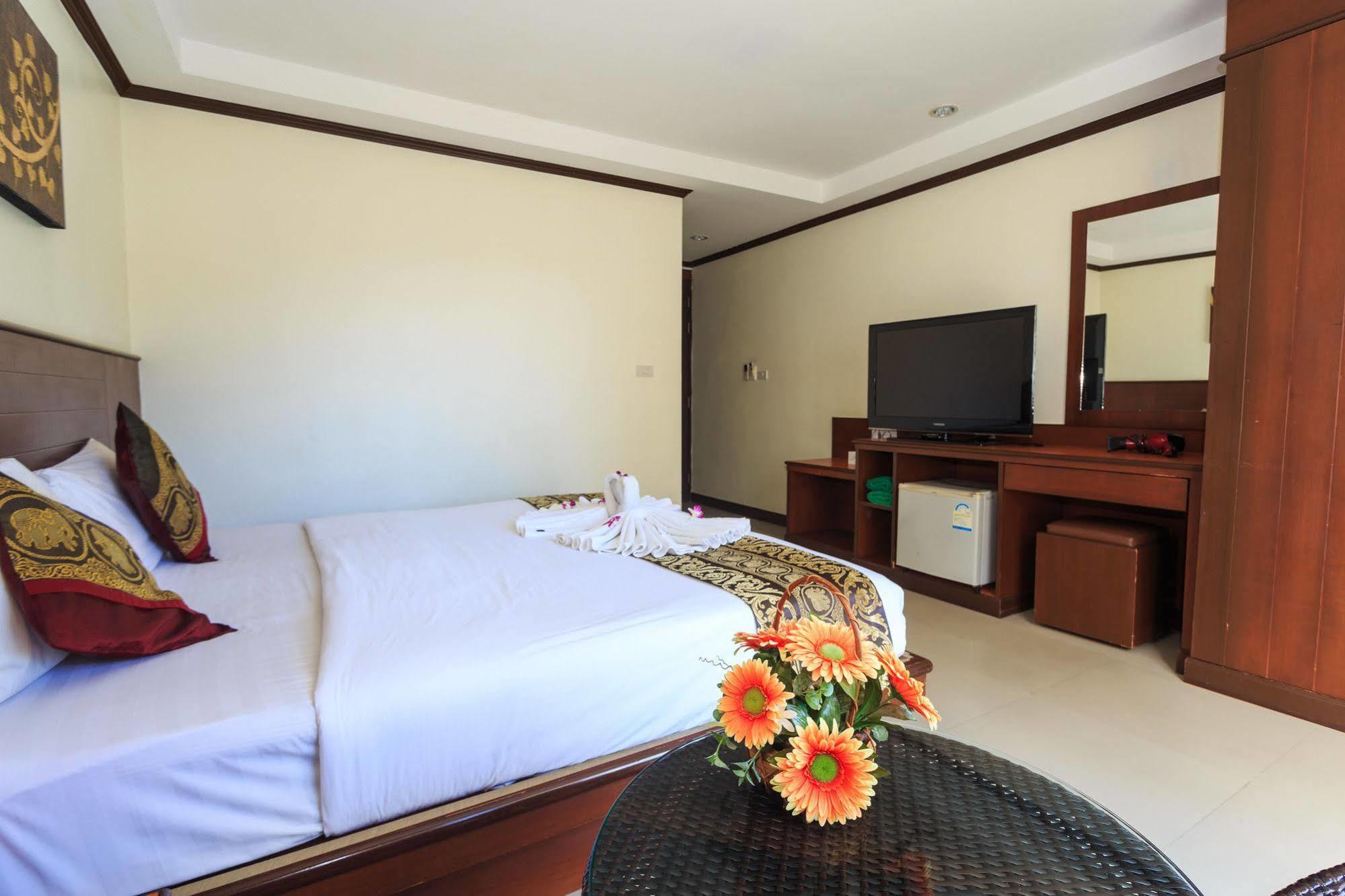 Sharaya Patong Hotel Exterior foto