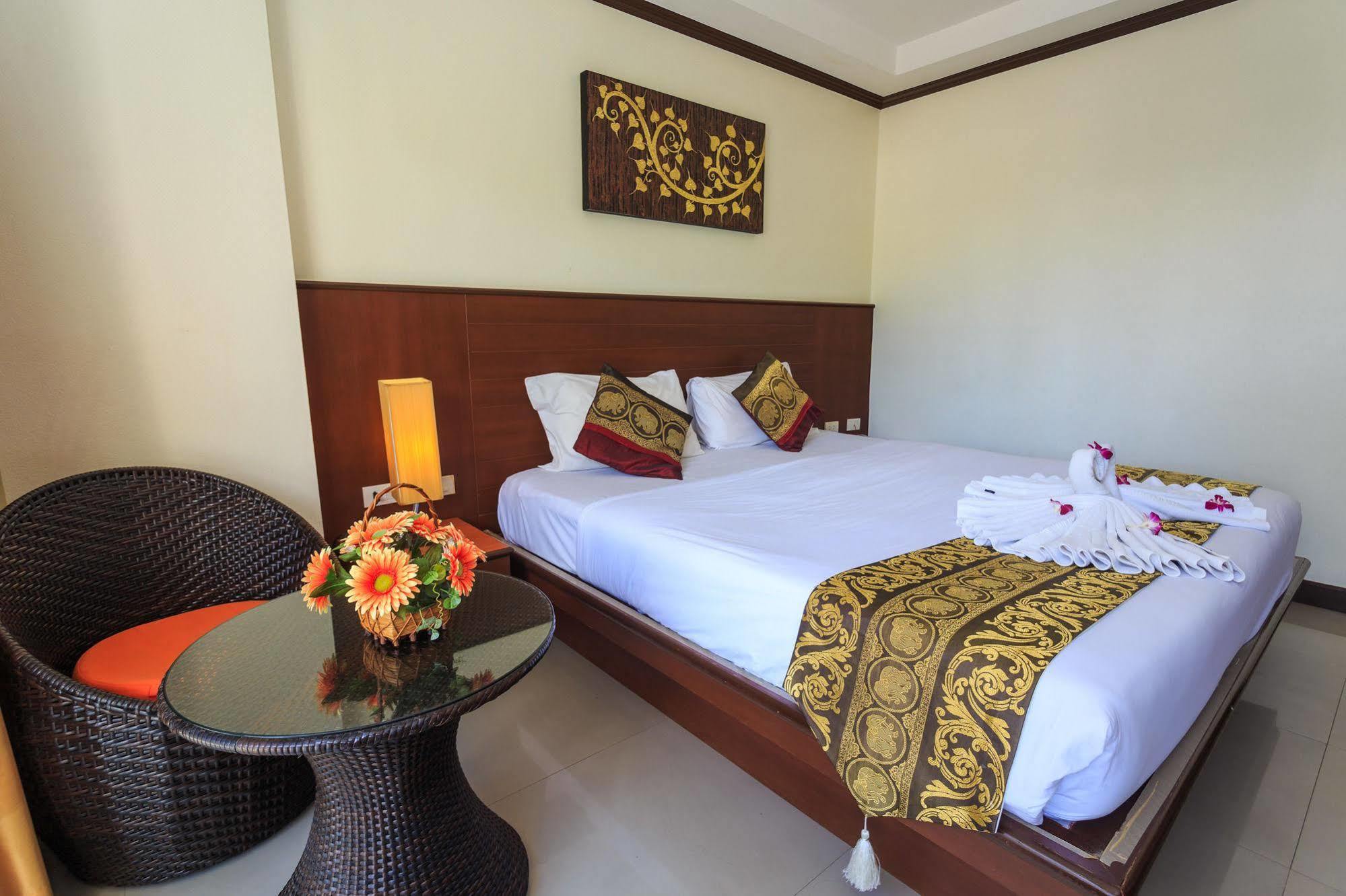 Sharaya Patong Hotel Exterior foto